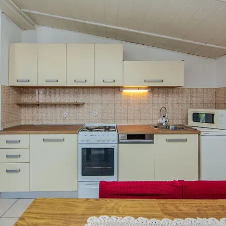 Vukosavljevic By Interhome Vir